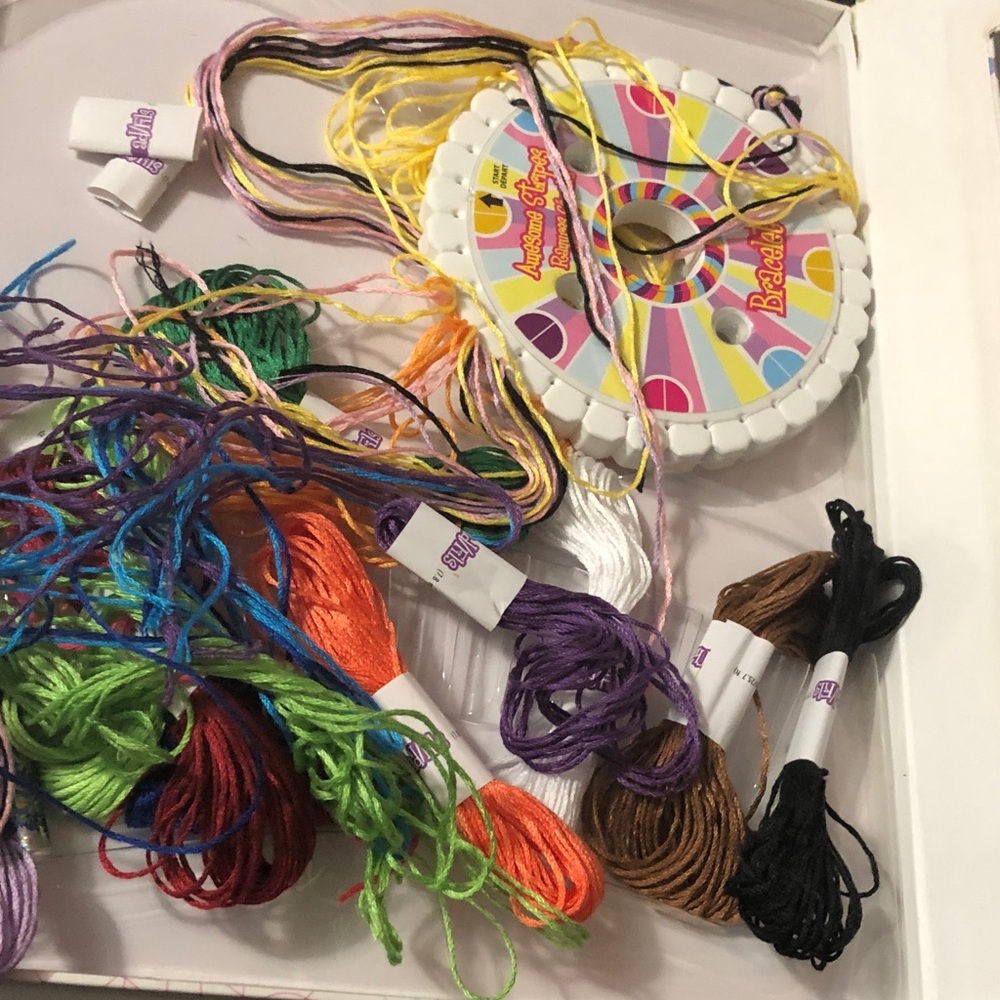 Friendship Bracelets Kit - Multicolor - Picture 3 of 6